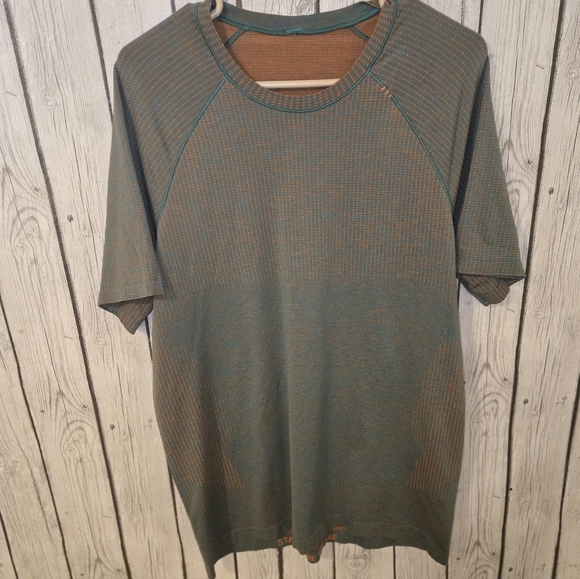 Lululemon Metal Vent Short Sleeve Tee Shirt Green W/ Orange Dots Men’s Size Lg - Picture 6 of 7